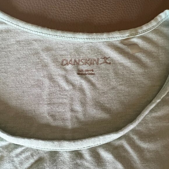 BUNDLE (5) OF WOMEN’S TANK WORKOUT SLEEVELESS TOPS (Medium and Large) - Picture 6 of 10